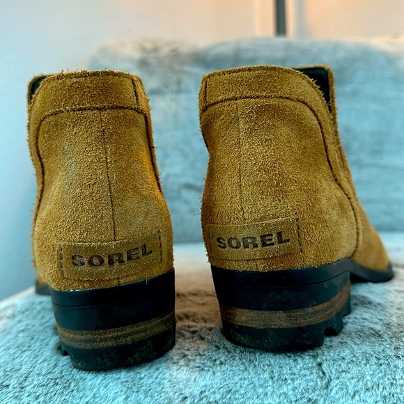 Sorel Lolla suede ankle bootie - perfect condition. - Picture 6 of 10